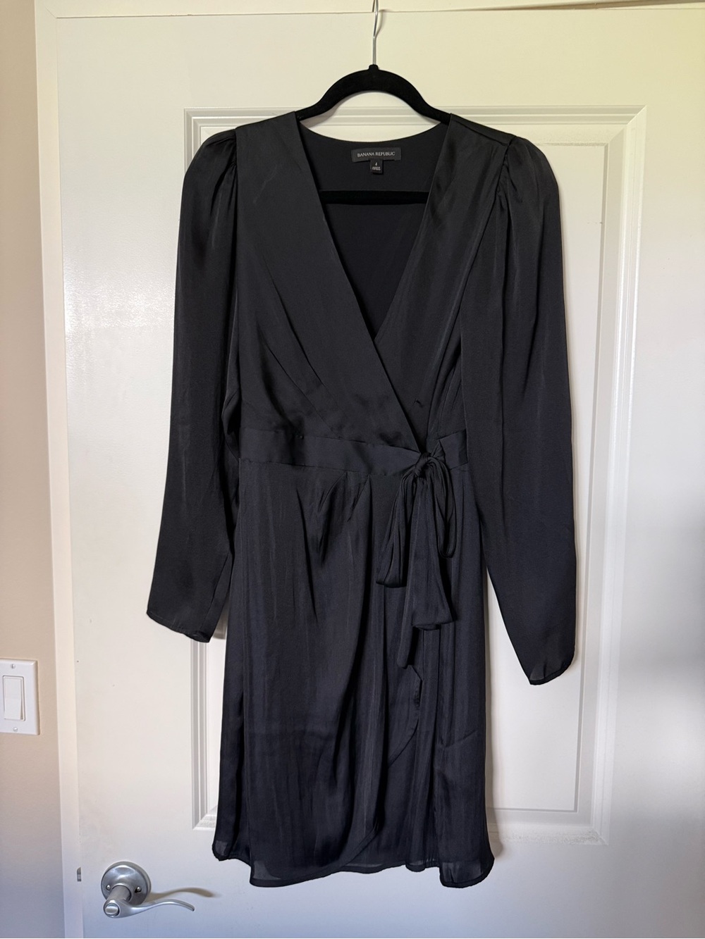 BANANA REPUBLIC NWOT Black Wrap Dress (size 4)